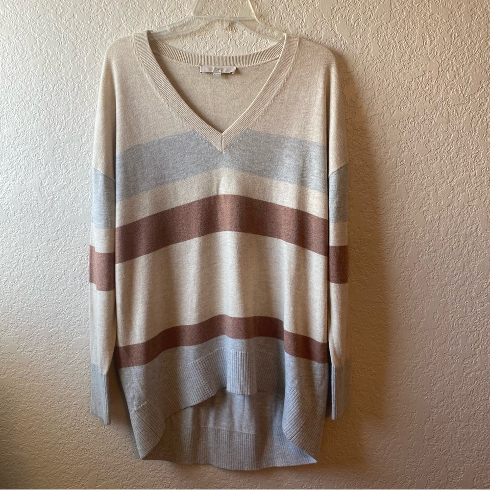 LOFT Sweater Women’s Beige Gray V-Neck Striped Lightweight Pullover Knit Medium